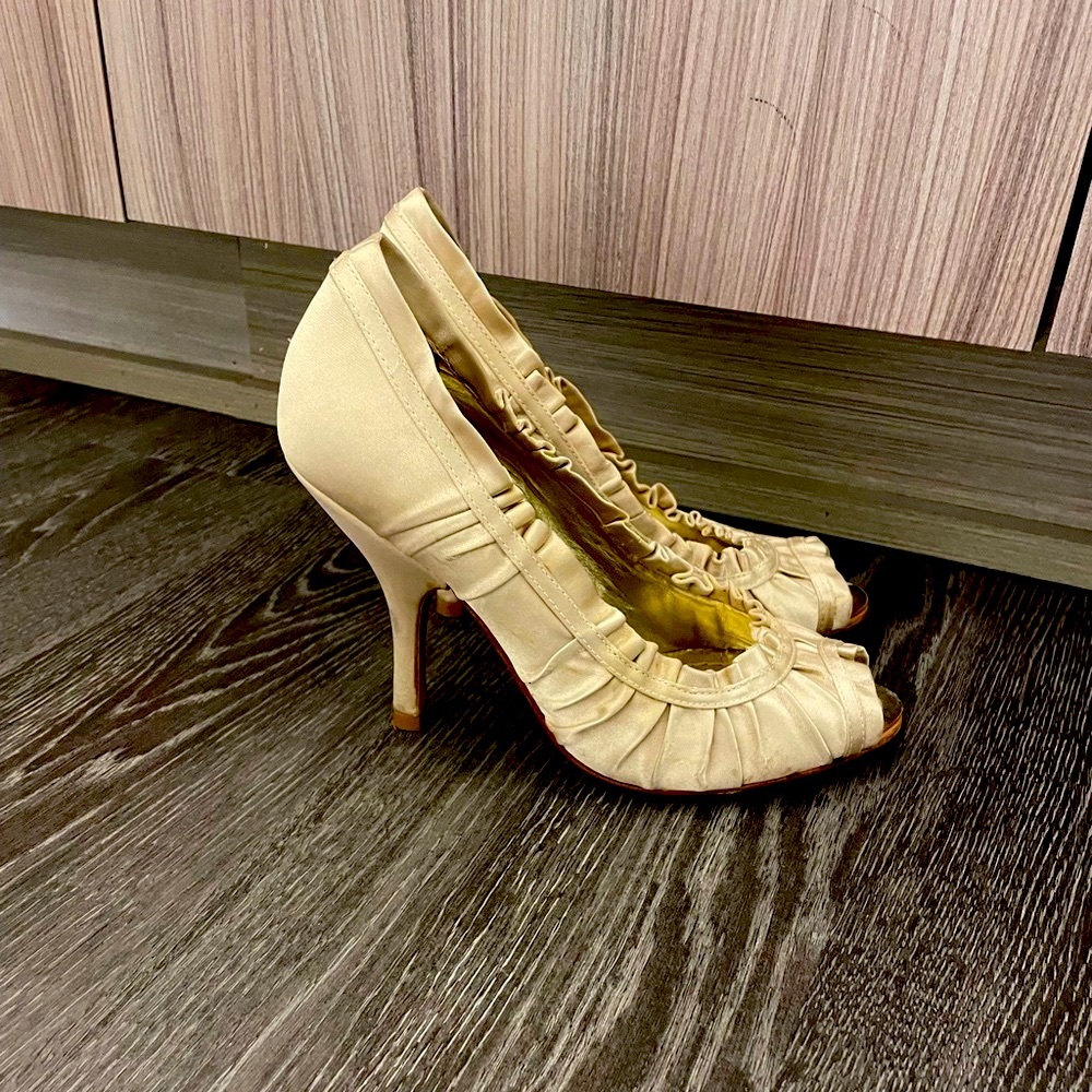 BCBG MAXAZRIA Satin Peep Toe Heels